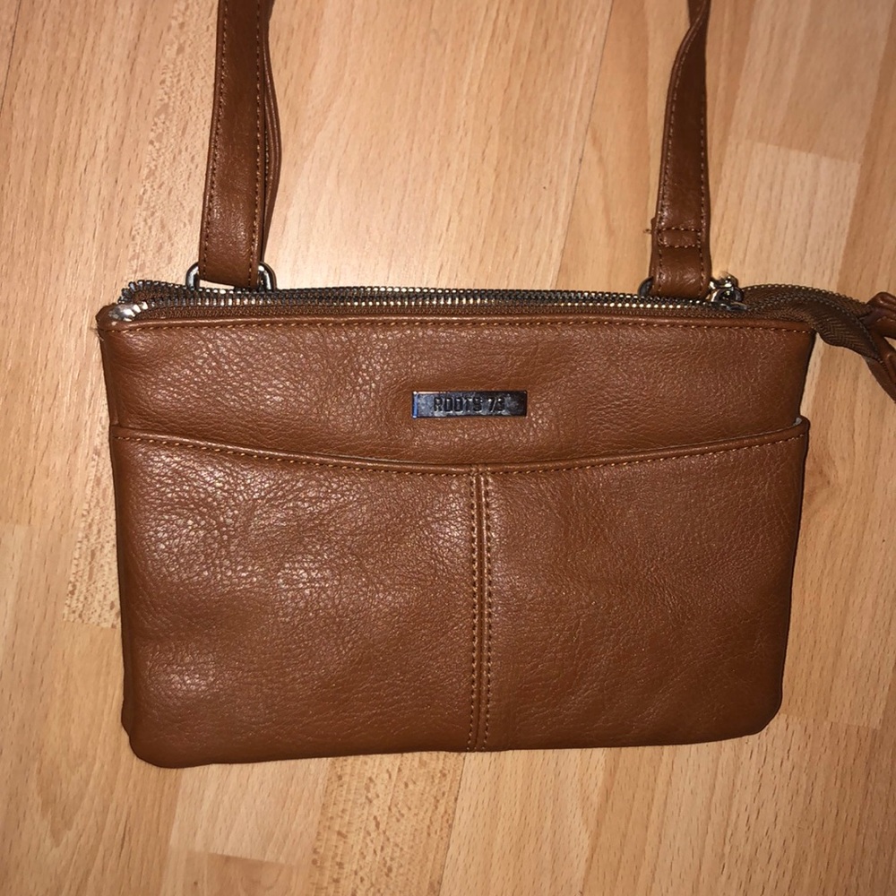 🦫Roots brown two zipper pouch purse